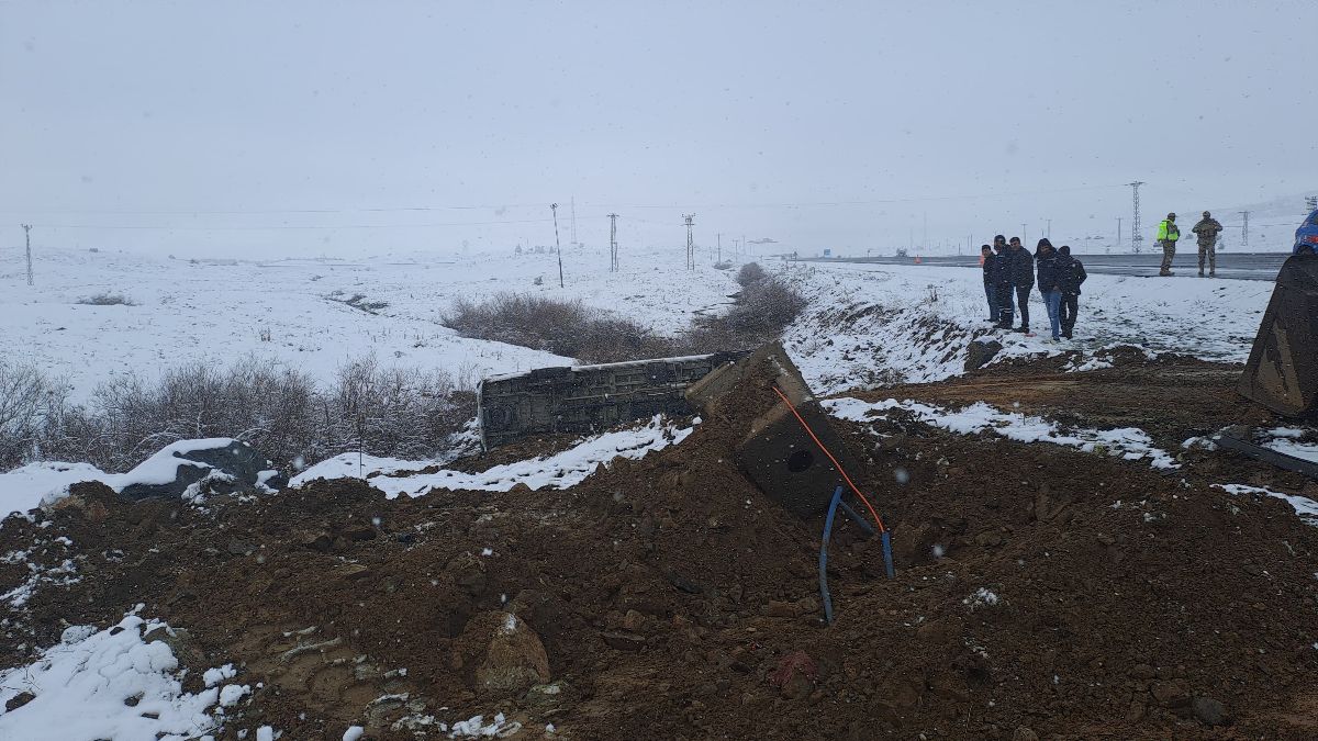 Bingöl’de işçileri taşıyan transit şarampole yuvarlandı: 9 yaralı