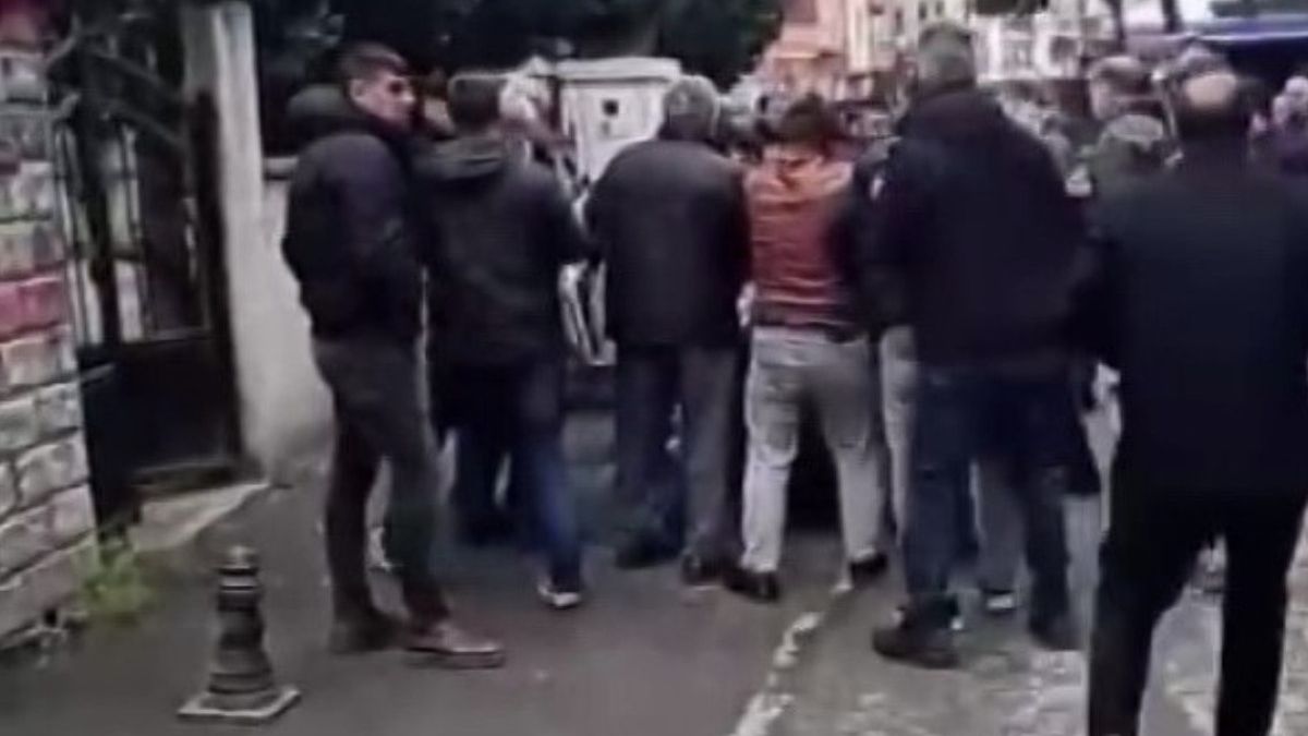 Pendik’te ara gaz kavgası: Motokurye ile cemaat birbirine girdi