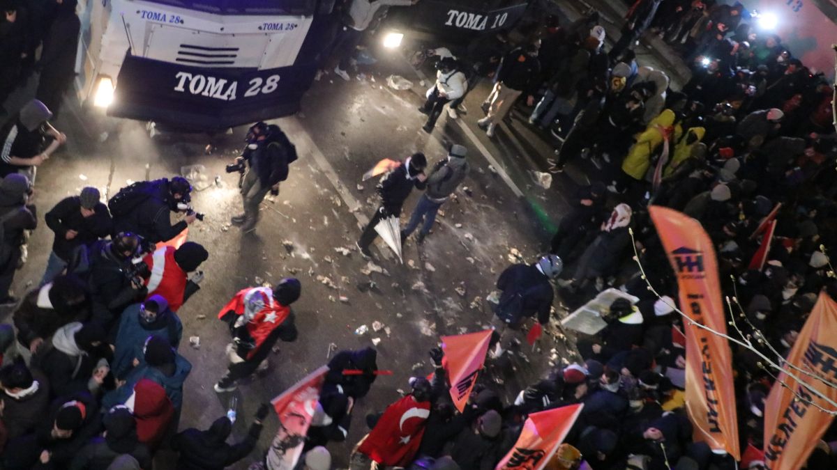 Ankara'da İmamoğlu protestosu: 60 gösterici gözaltına alındı