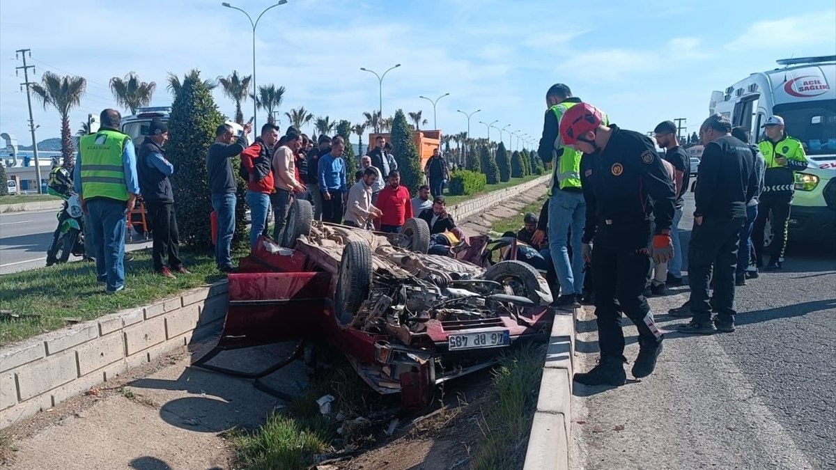 Kahramanmaraş'taki kazada iki otomobil çarpıştı