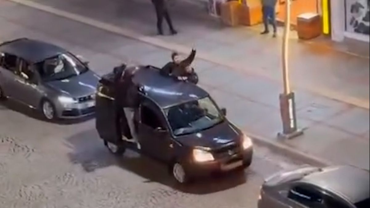 Rize sokaklarında 'Recep Tayyip Erdoğan' sloganı atan gençler