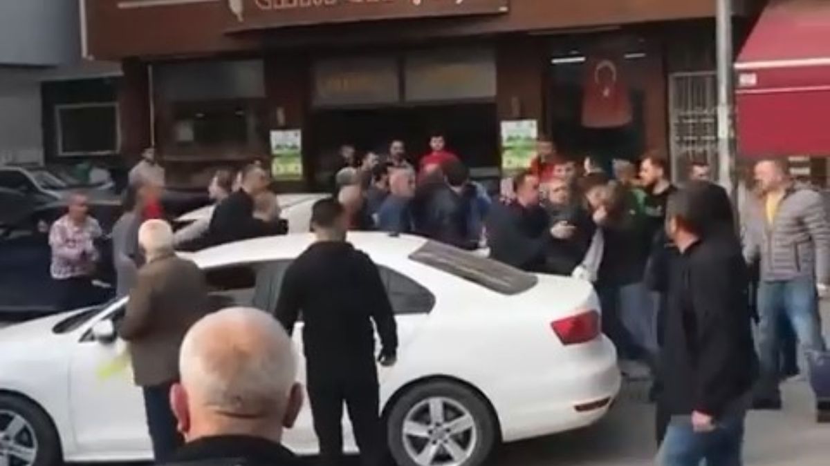 Bursa'da iki sürücünün yumruklu yol kavgası