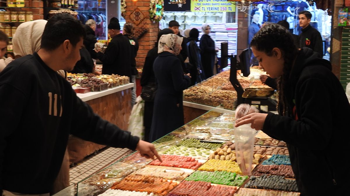 Gaziantep'te bayram şekerleri tezgahlarda