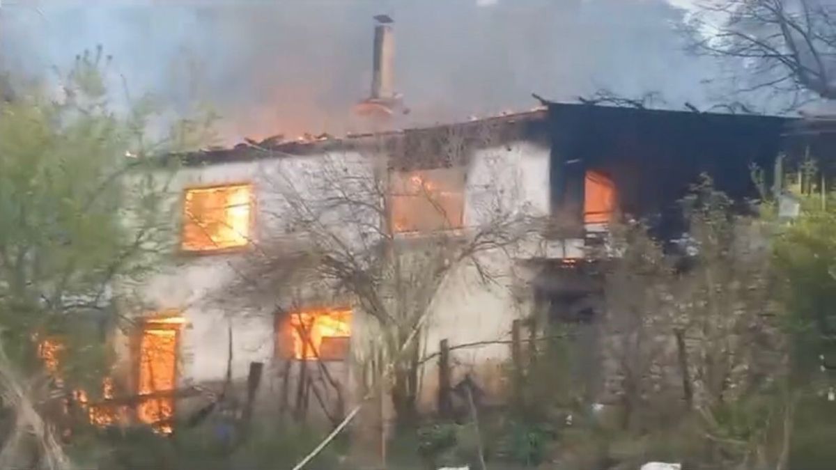 Isparta’da 2 katlı evde yangın paniği