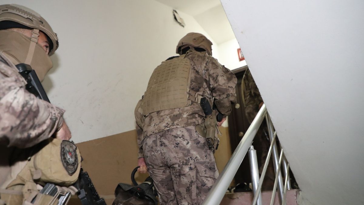 Mersin'de yurt dışı irtibatlı suç örgütü çökertildi