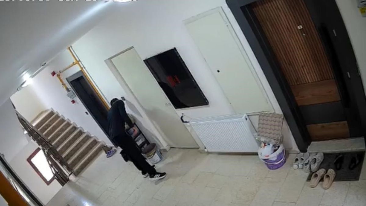 Elazığ’da gündüz keşif yapan hırsız, gece de kapının önündeki botu çaldı