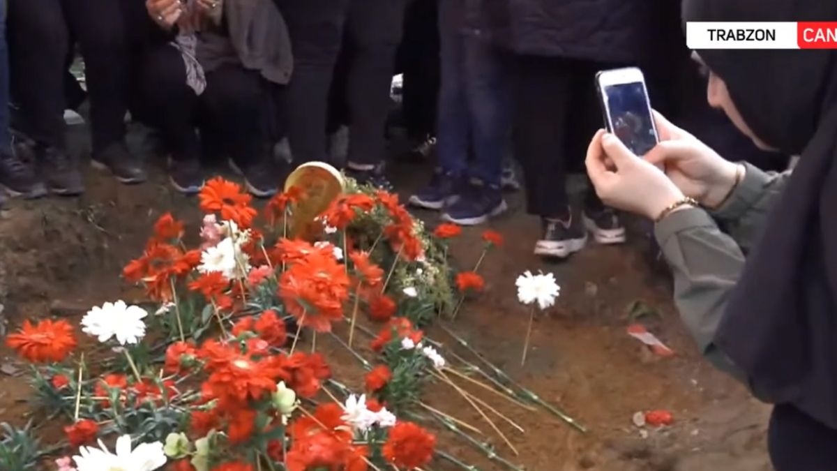 Volkan Konak'ın cenazesinde fotoğraf çekme yarışı