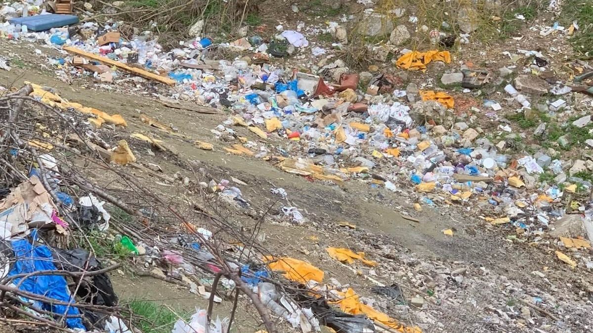Bolu Göynük'te çöp dağları