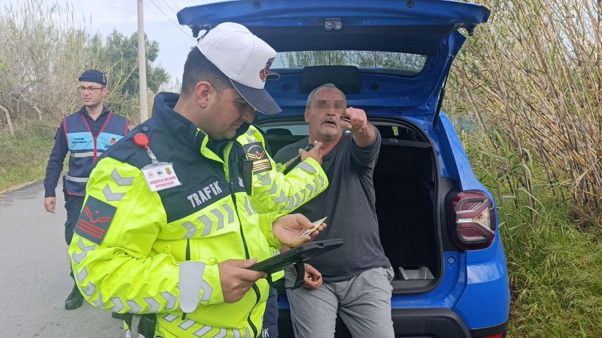 Antalya’da kaza yapan alkollü sürücü hakaret ve küfür yağdırdı