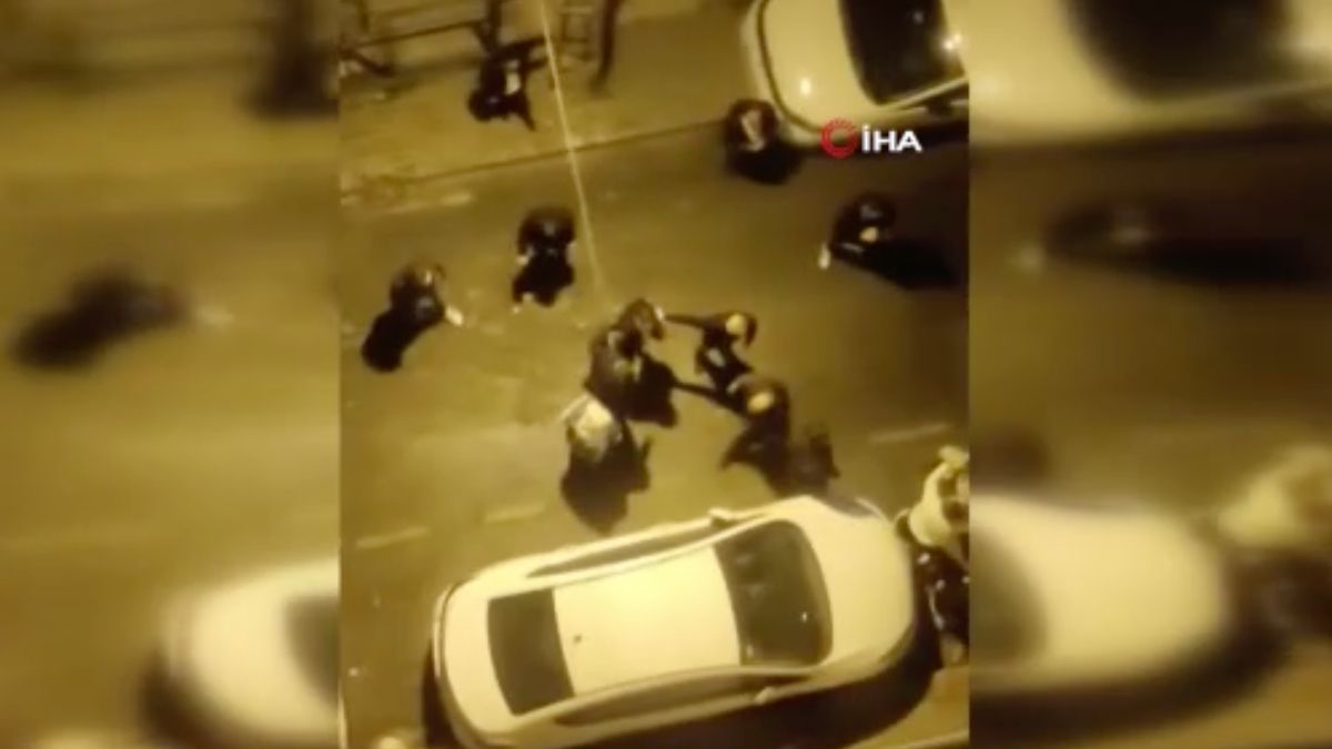 İstanbul’da çıkan sokak kavgasını kadınlar ayırmaya çalıştı