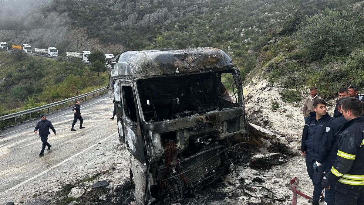 Muğla’da kaza yapan sürücü, tırda çıkan yangında öldü Muğla’da kaza yapan sürücü, tırda çıkan yangında öldü