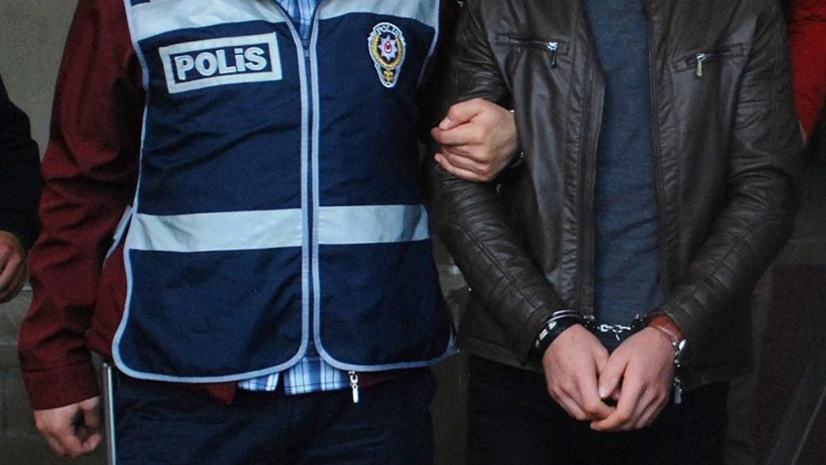 Mersin'de babasını öldürüp kaçtı