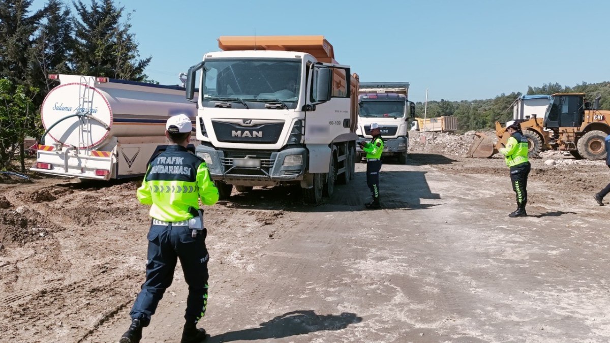 Hatay'da kaçak hafriyat döken sürücülere ve işletmeye rekor ceza