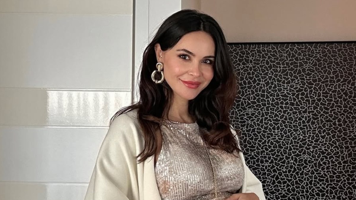 3. kez anne olan Zeynep Sever Demirel küçük kızıyla poz verdi