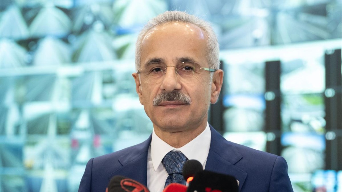 Abdulkadir Uraloğlu, Instagram'a gelen 16 yaş altı kullanıcılara yönelik kararı değerlendirdi