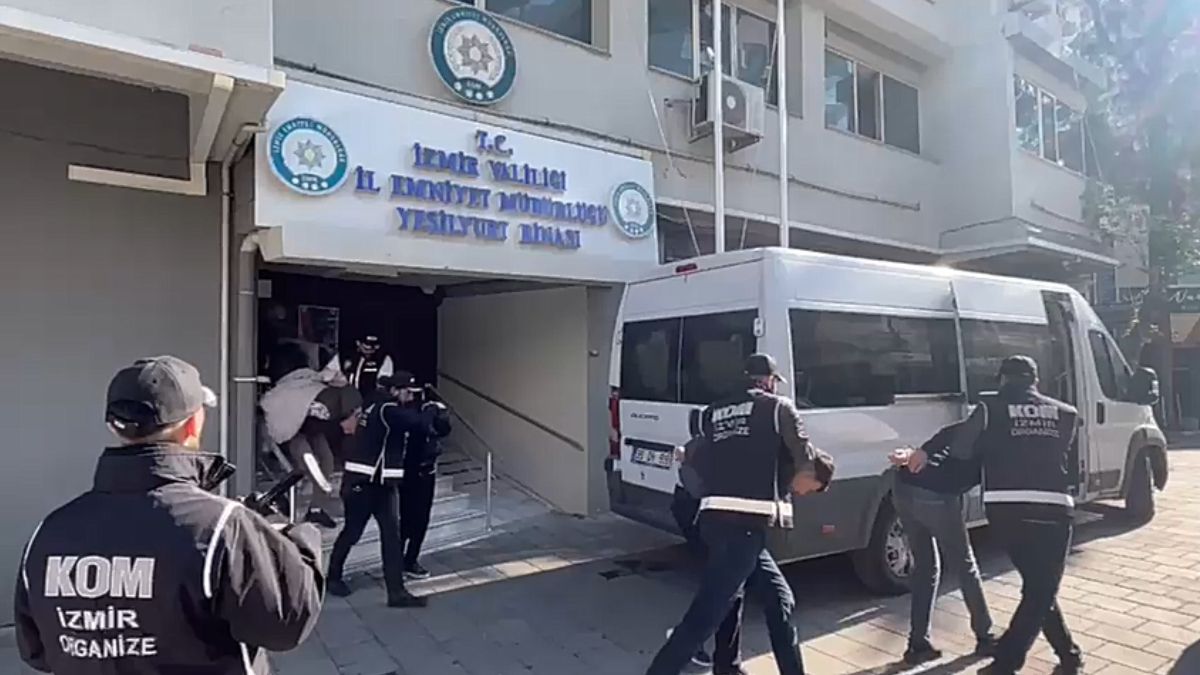 İzmir'de silahlı suç örgütüne operasyon: 12 gözaltı