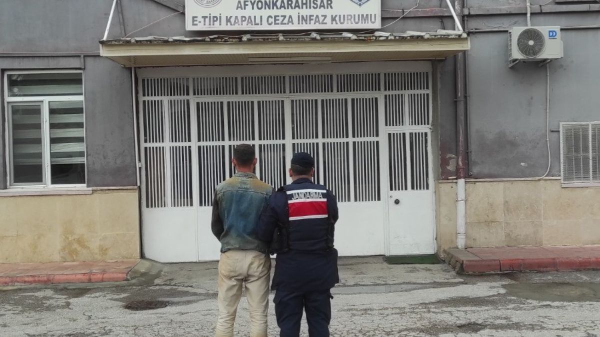 Afyonkarahisar'da dolandırıcılıktan arana şahıs yakalandı