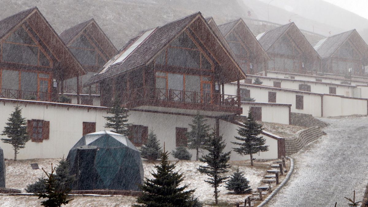 Erzurum'da kar yağışı etkili oluyor