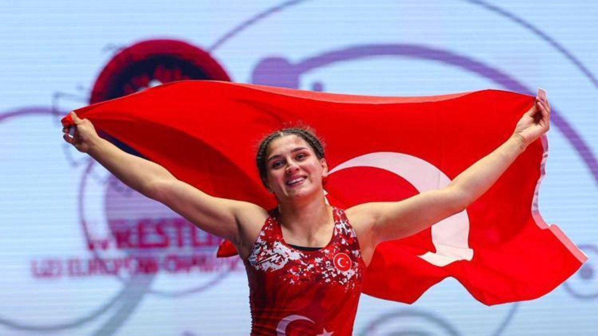 Milli güreşçiler Elvira ve Nesrin, Avrupa Şampiyonası'nda finalde