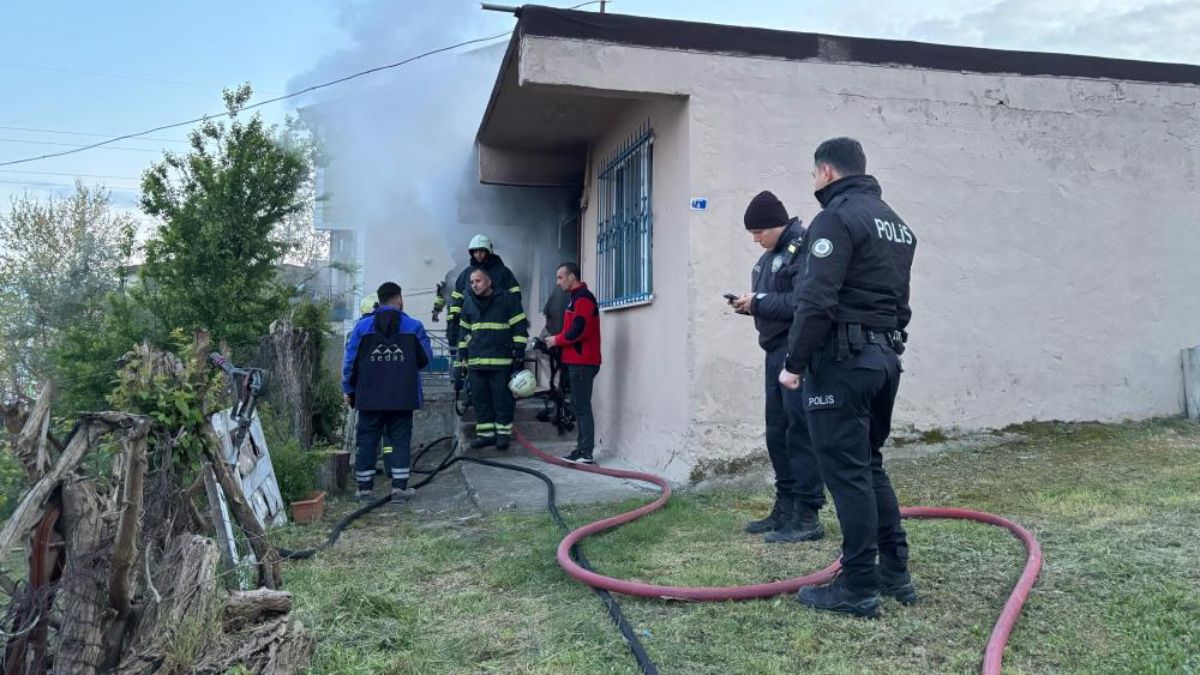Kocaeli'de yaşlı kadın, yangından son anda kurtarıldı