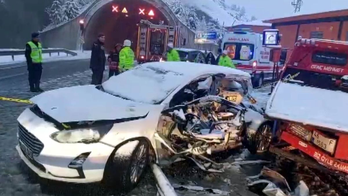 Kahramanmaraş'ta Çekiciye çarpan aracın sürücüsü öldü