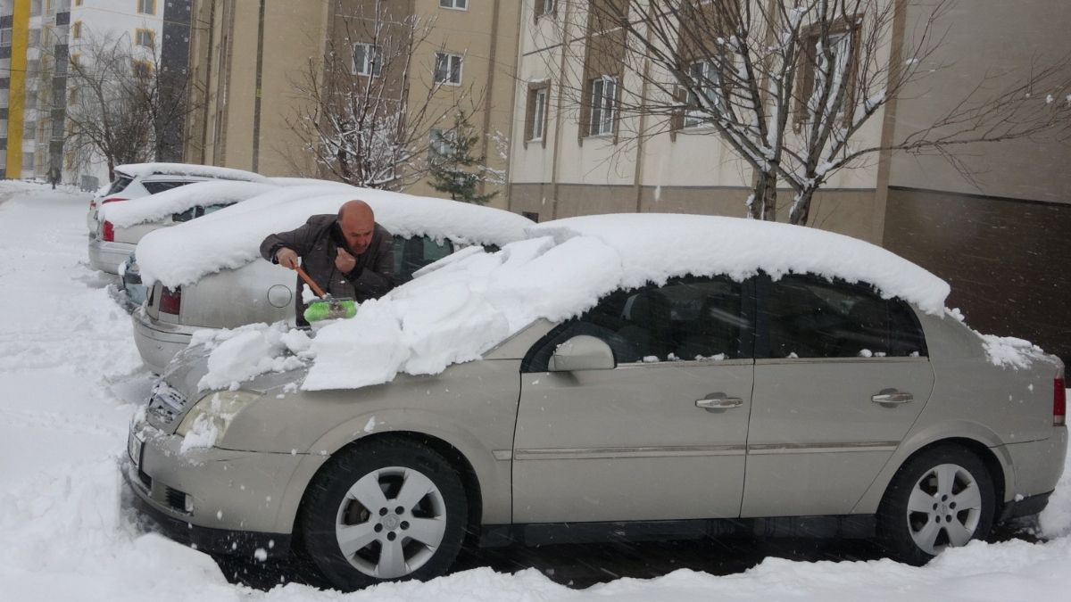 Bitlis'te nisan karı: 60 köy yolu ulaşıma kapandı