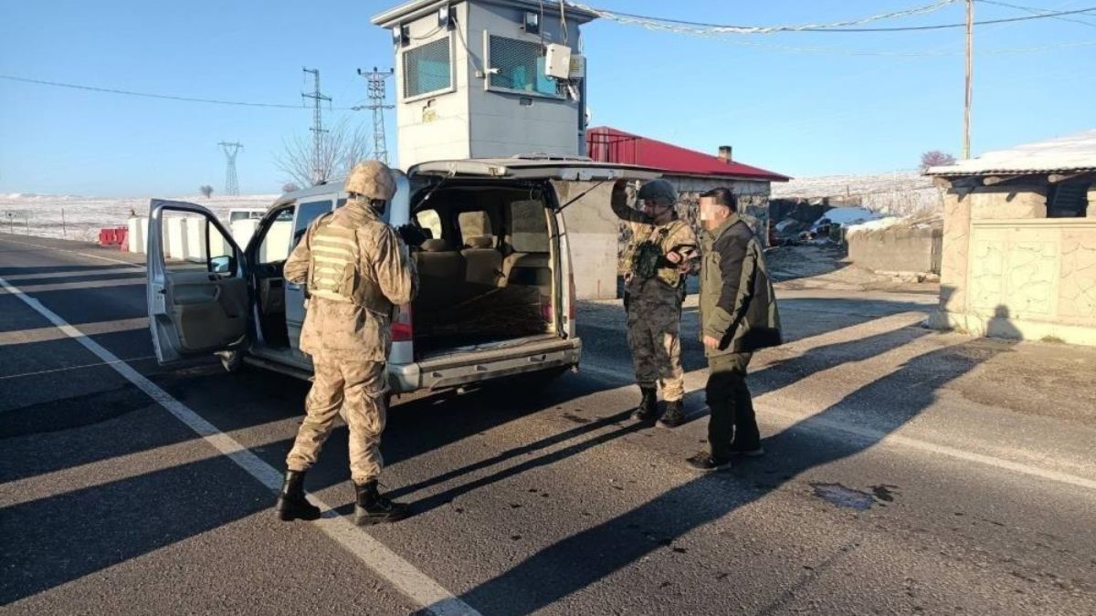 Erzurum'da jandarmadan kaçak göçmen operasyonları