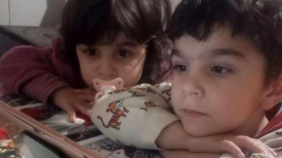 Sakarya’da yangında ölen minik kardeşler son yolculuklarına uğurlandı