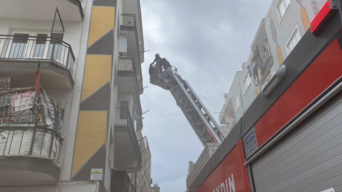 Aydın'da beş katlı apartmanda yangın