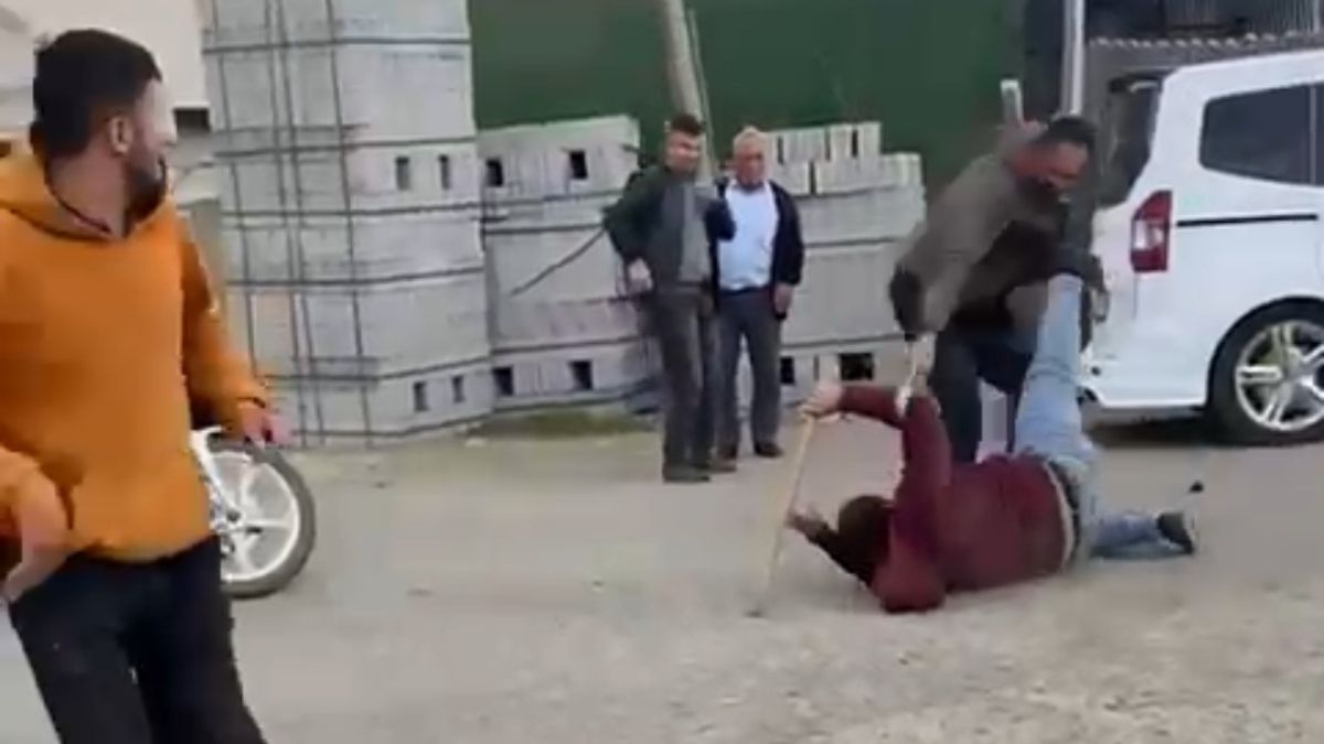 Iğdır'da sopalarla birbirlerine acımasızca vurdular