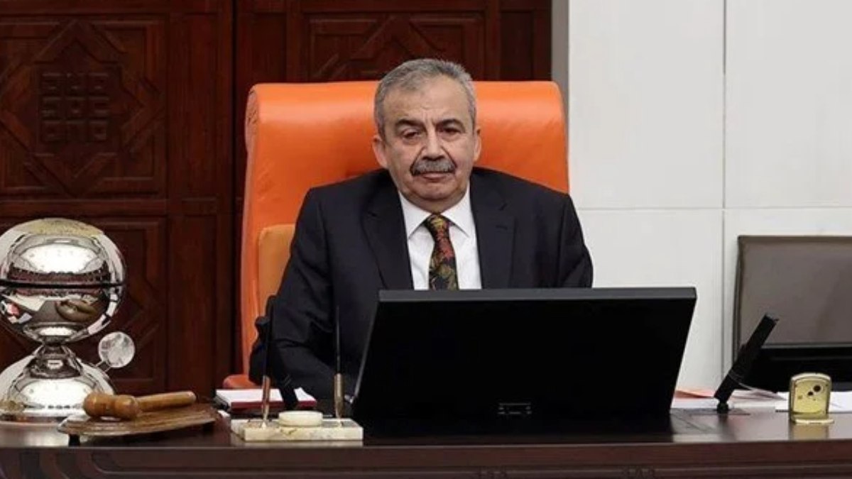 SON DAKİKA! Sırrı Süreyya Önder kalp krizi geçirdi