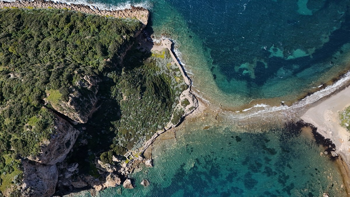 İzmir'deki Çıfıt Adası'na yürünerek ulaşılıyor