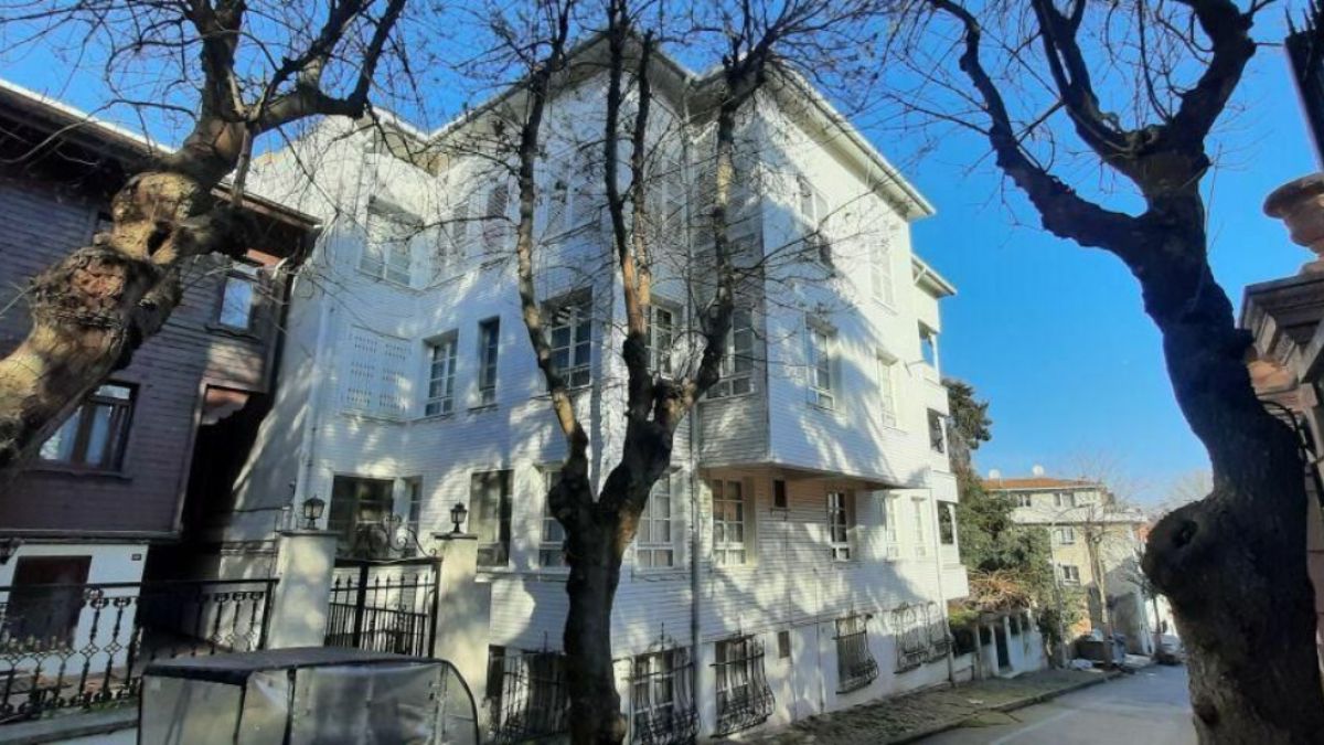 Şakir Paşa Konağı’nda yangın çıktı: 1 ölü Şakir Paşa Konağı’nda yangın çıktı: 1 ölü