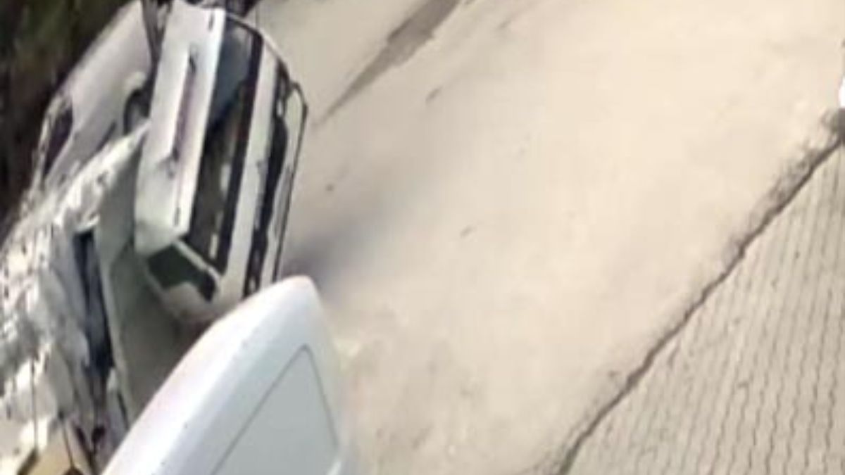 Bolu’da çeltik yüklü kamyon devrildi Bolu’da çeltik yüklü kamyon devrildi
