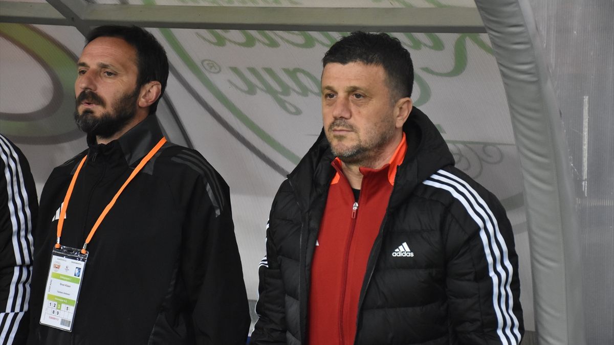 Adanaspor'da teknik direktör Hakan Keleş ve bazı futbolcularla yollar ayrıldı