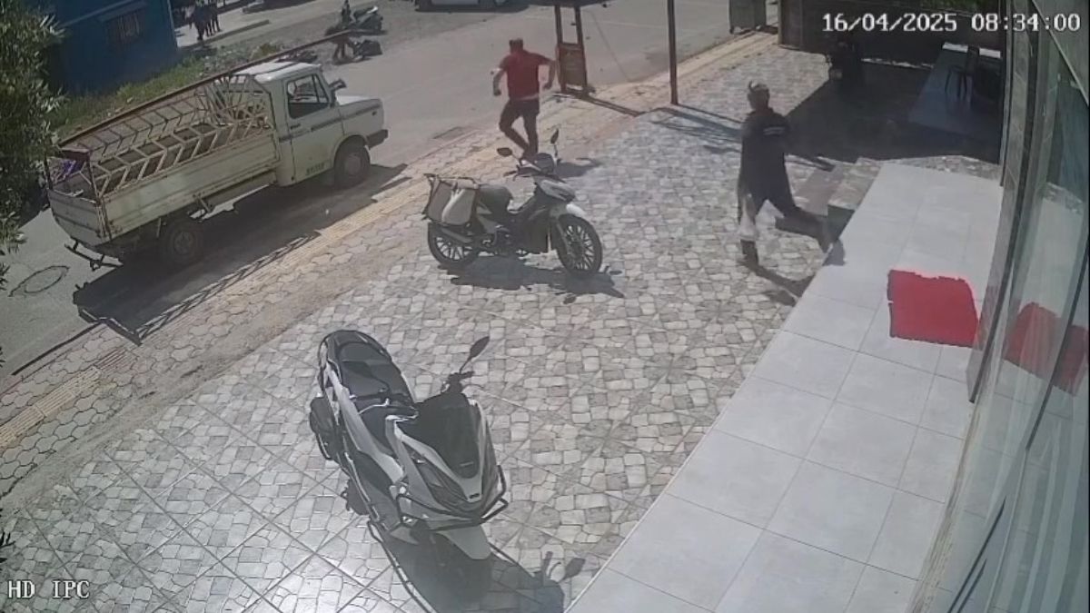 Hatay'da motosiklete binmek isterlerken motosiklet çarptı