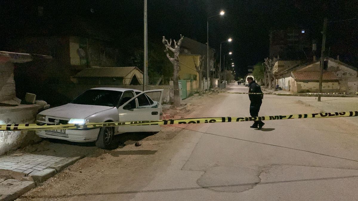 Karaman'da bıçaklandıktan sonra aracıyla hastaneye giderken kaza yaptı: 1 ölü