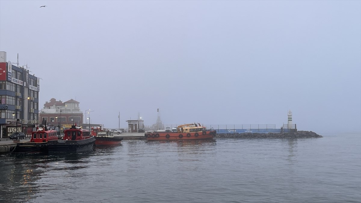 Çanakkale Boğazı sisle kaplandı: Transit gemi geçişlerine kapatıldı