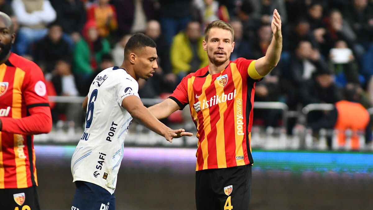 Fenerbahçe - Kayserispor maçının ilk 11'leri