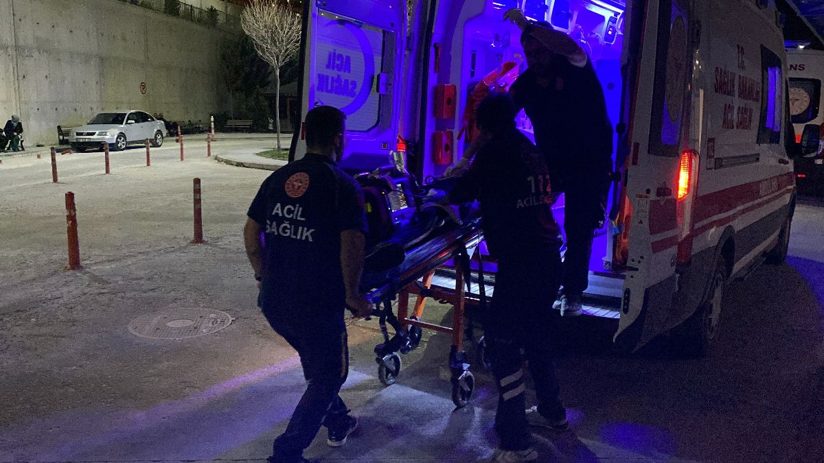 Konya'da bıçaklı kavga: 1'i ağır 2 yaralı