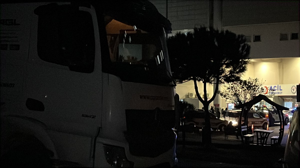 Kocaeli'de tırla hastane otoparkına girdi: Alkollü çıktı