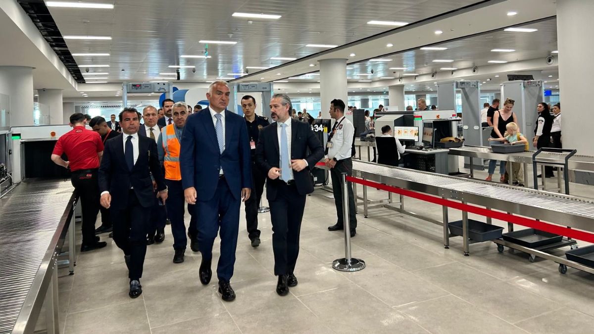 Mehmet Nuri Ersoy: Antalya'da bu yıl hedef 18 milyon yabancı ziyaretçi