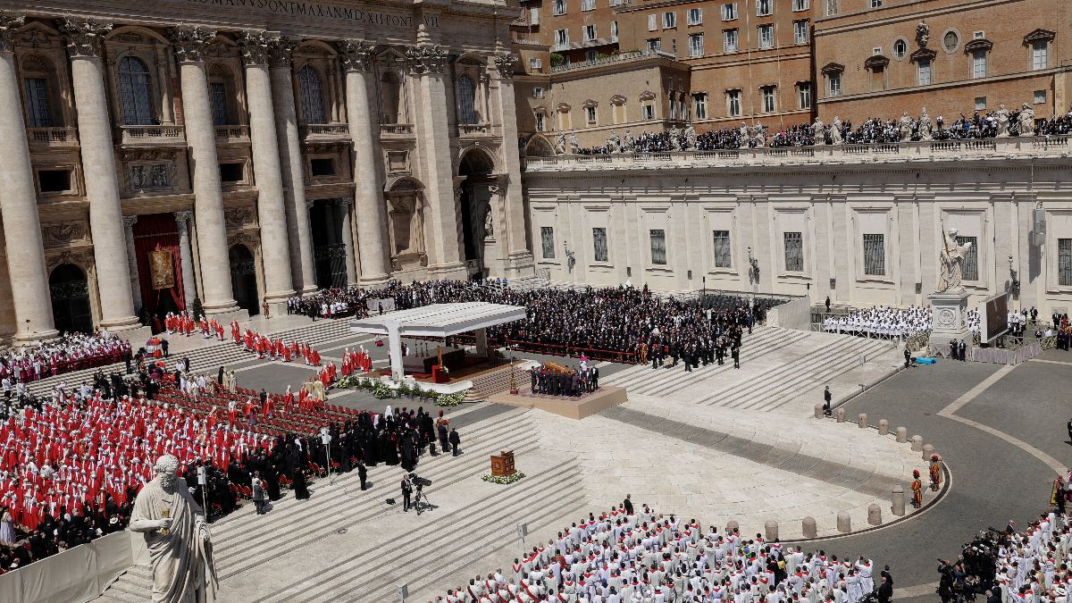 Katolik alemi, Papa Francis sonsuzluğa uğurlanıyor