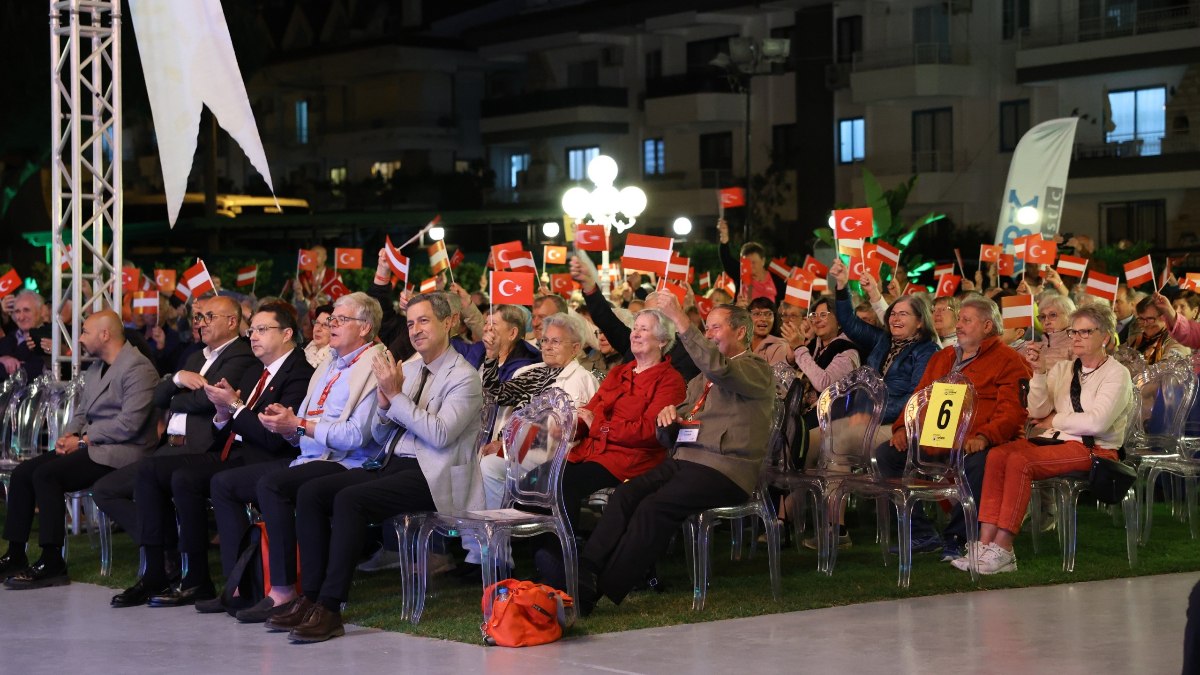 Muğla'da Avusturyalı turistlere ‘Hoş geldiniz' partisi