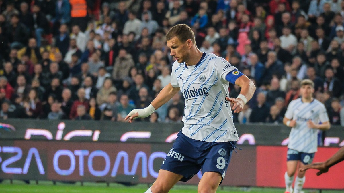 Edin Dzeko'dan hakem eleştirisi
