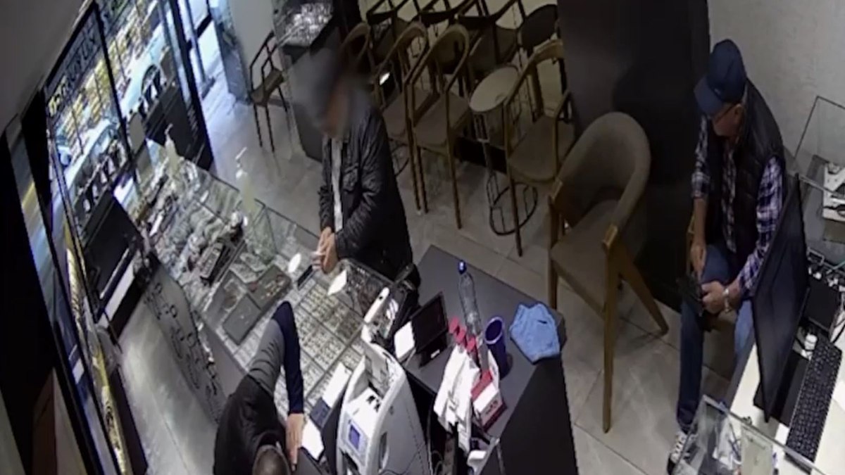Samsun'da kuyumcuya sahte altın satarken yakalandılar