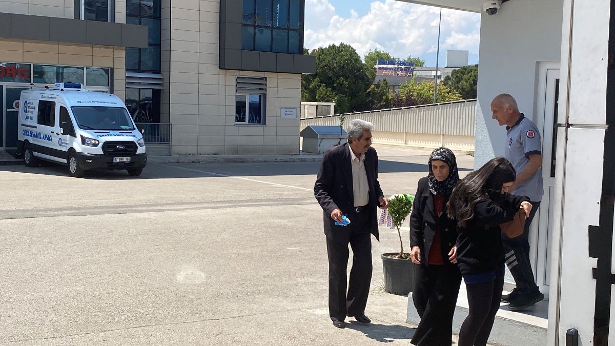 Antalya’da genç kız, arkadaşı tarafından başından vurularak öldürüldü