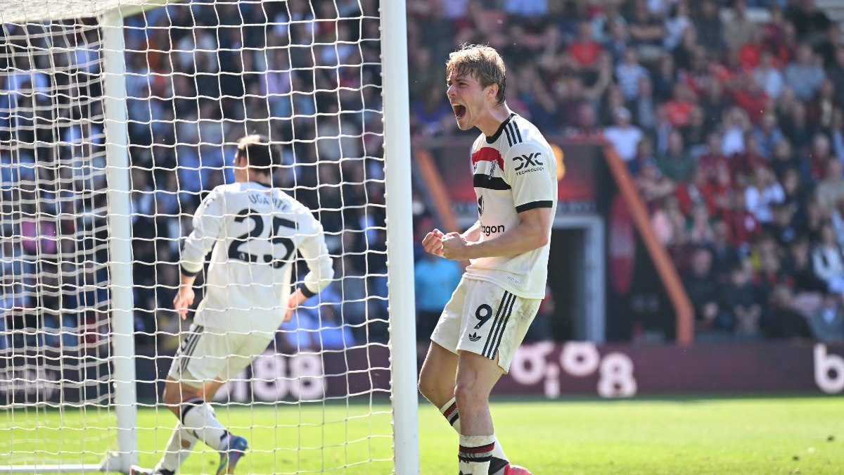 Manchester United, Bournemouth karşısında 1 puanı son dakikada aldı