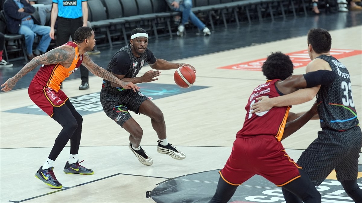 Aliağa Petkimspor, Galatasaray karşısında galip geldi