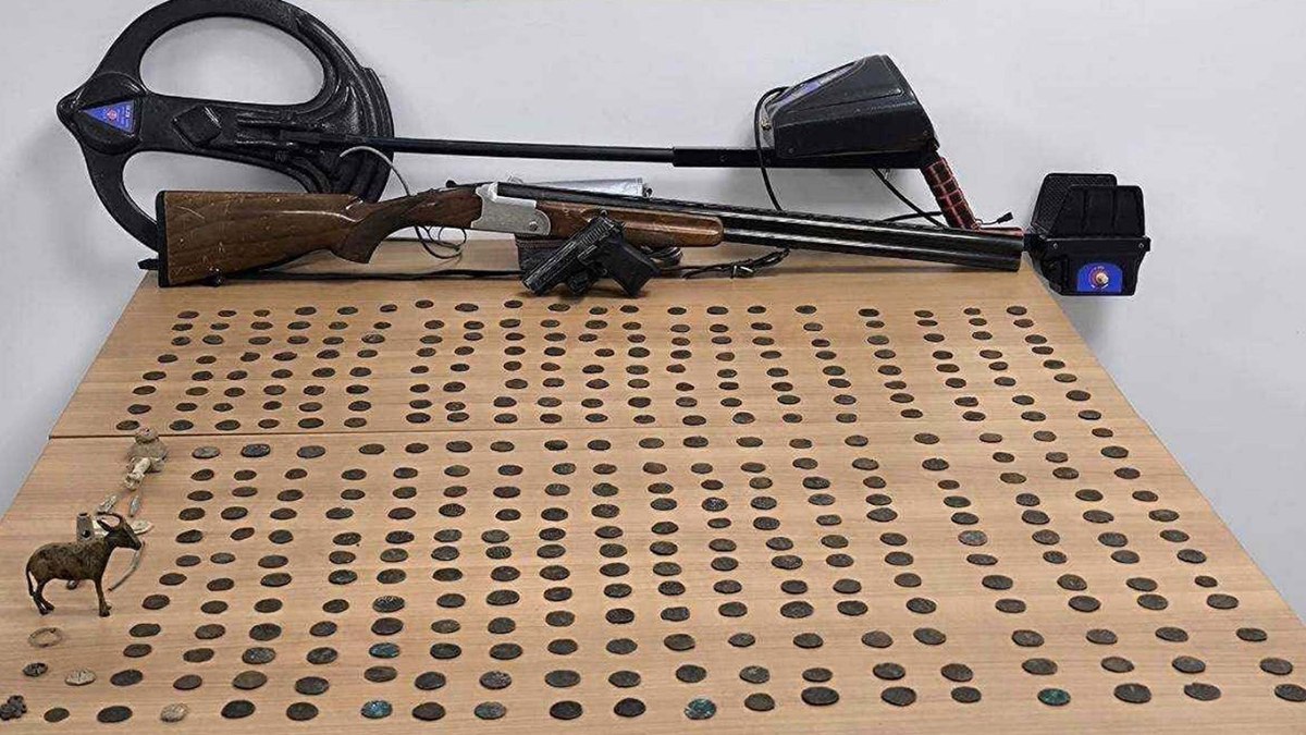 Denizli'de yüzlerce tarihi eser ele geçirildi